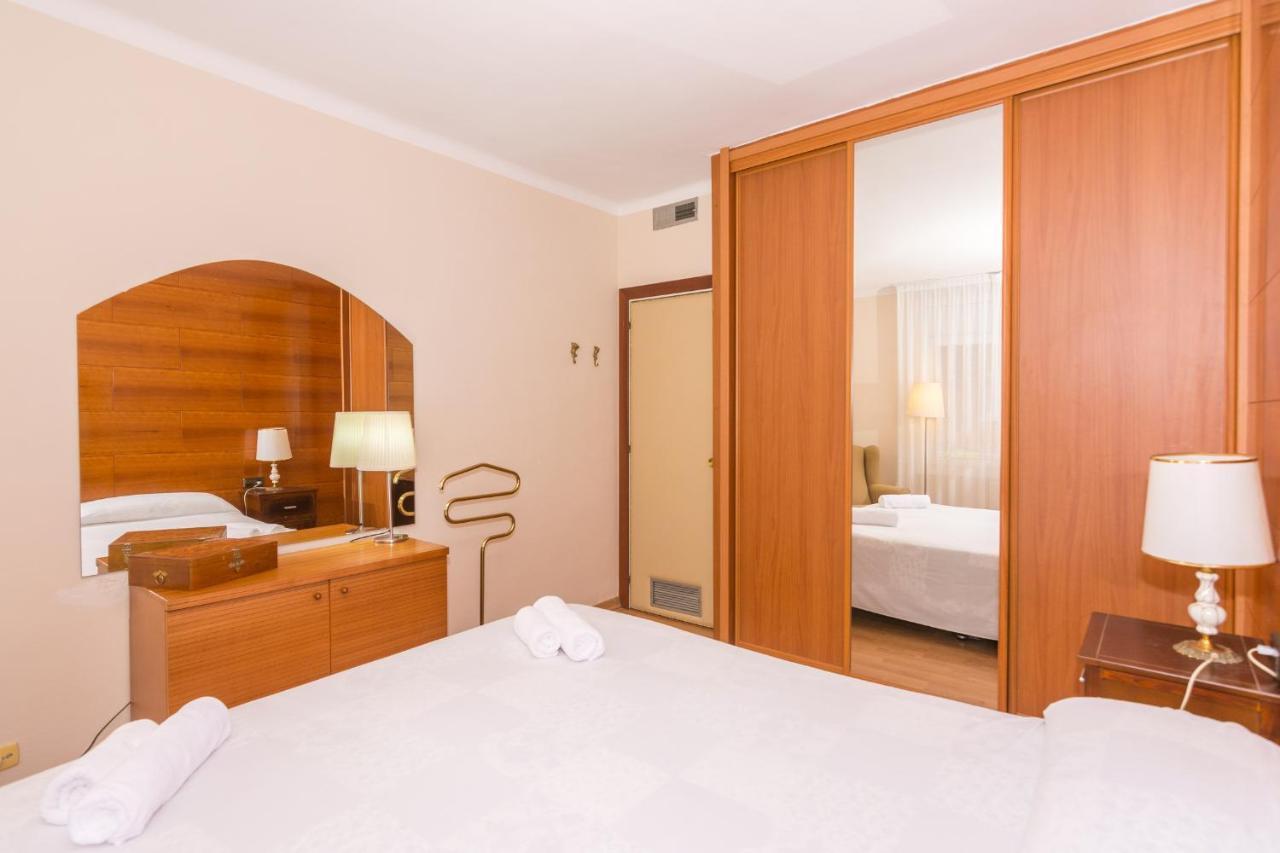 Homeholidaysrentals Amaral Pineda De Mar Exterior foto